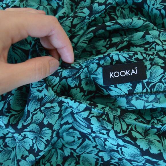 Kookai Size 40 Floral Dress with Flutter Sleeve V-Neck  | Size 40 - Picture 5 of 8